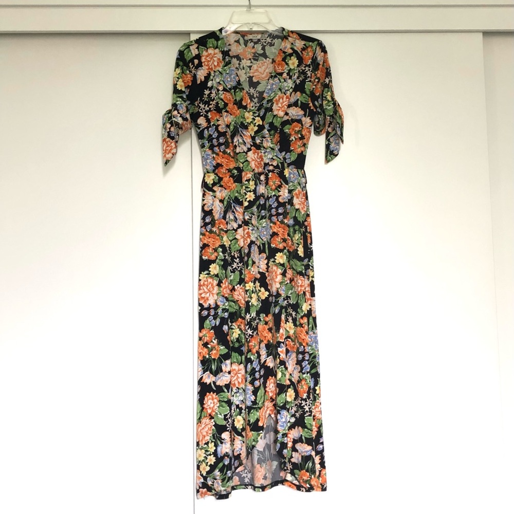 Floral print maxi dress with short sleeves